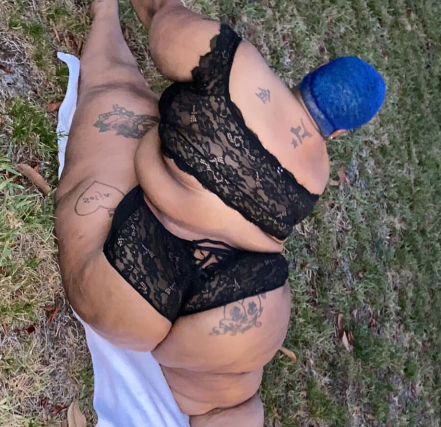 Big juicy got a fat fat ass