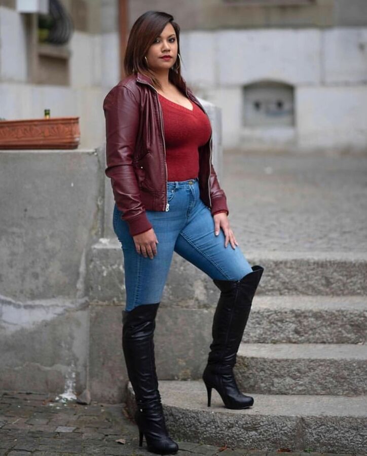 Milfs &amp; Gilfs - Boots and Jeans