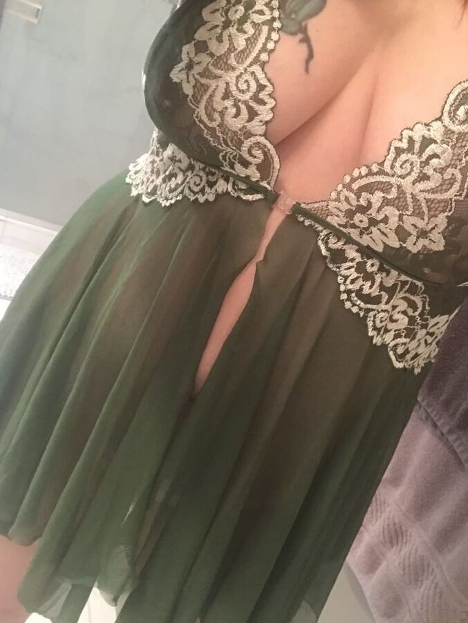 Sarah Lucas - Sensual and Sexy in Green