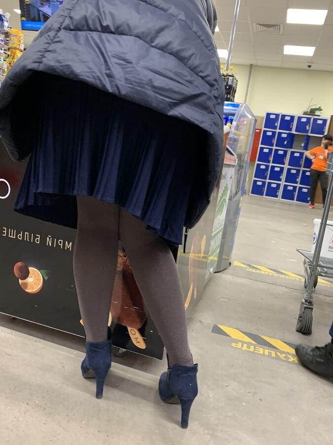 Upskirt milf marute