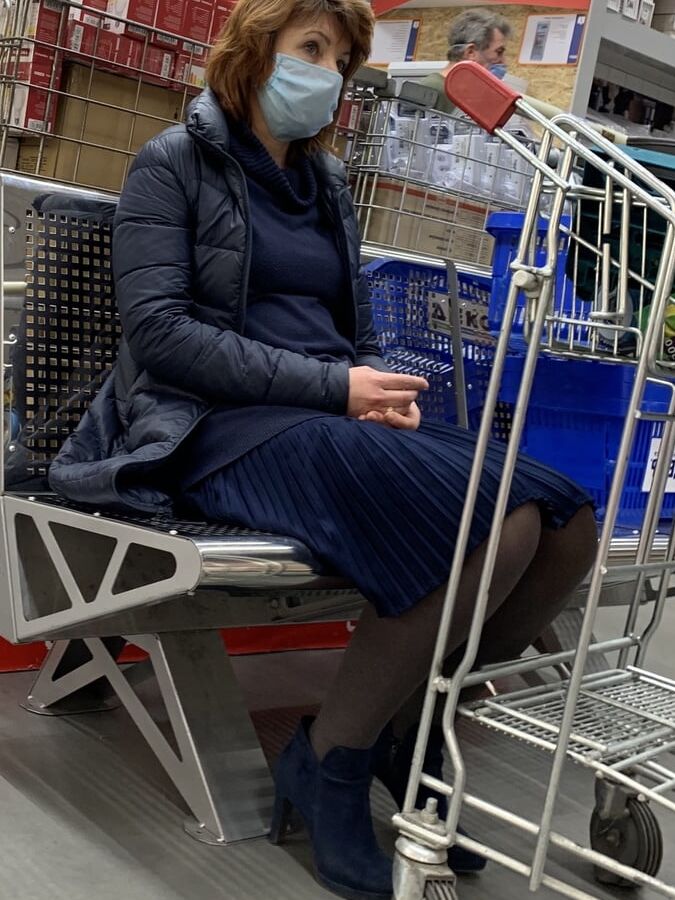 Upskirt milf marute