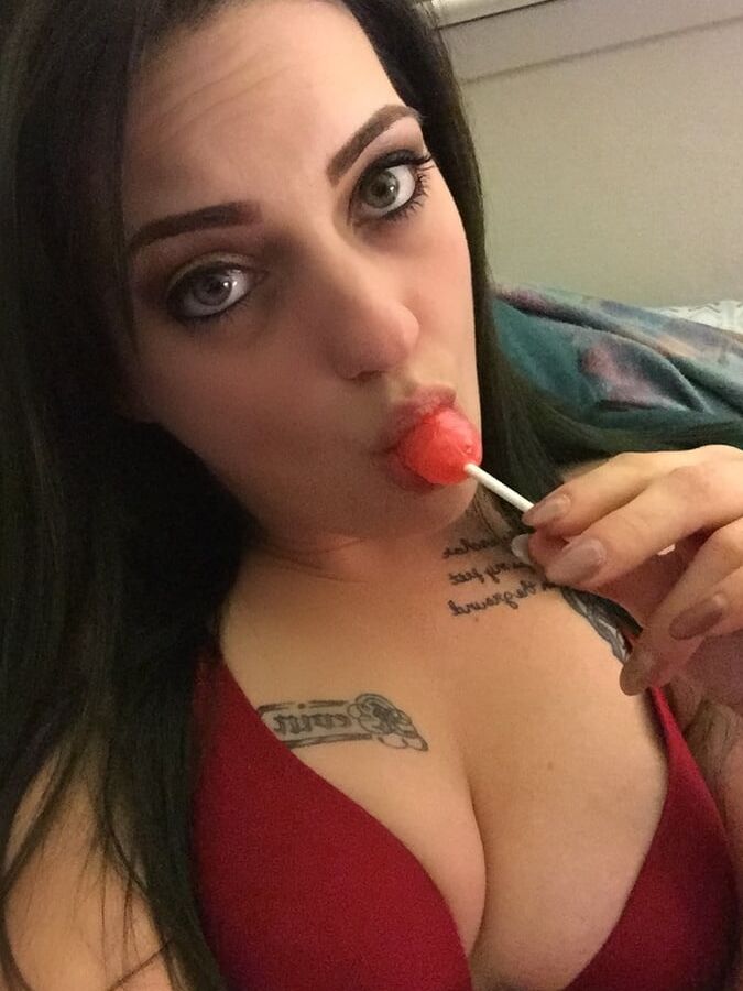 Tattooed emo cumslut girlfriend exposed