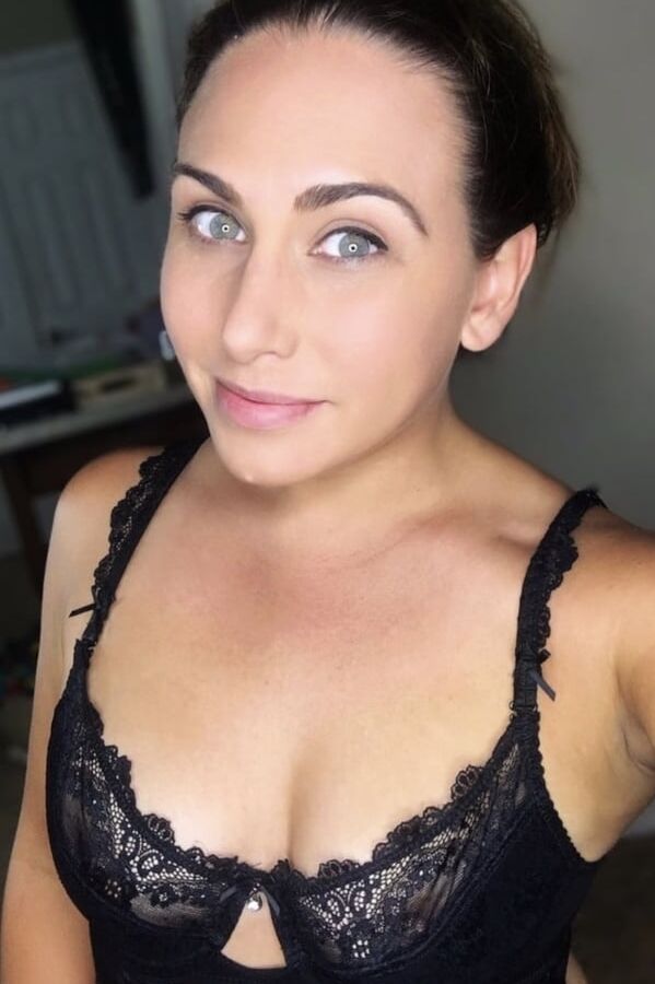 Gorgeous milf with a perfect body