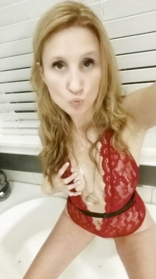 Saggy Tit MILF Spreads Her Sexy Holes Shows Soft Curvy Body