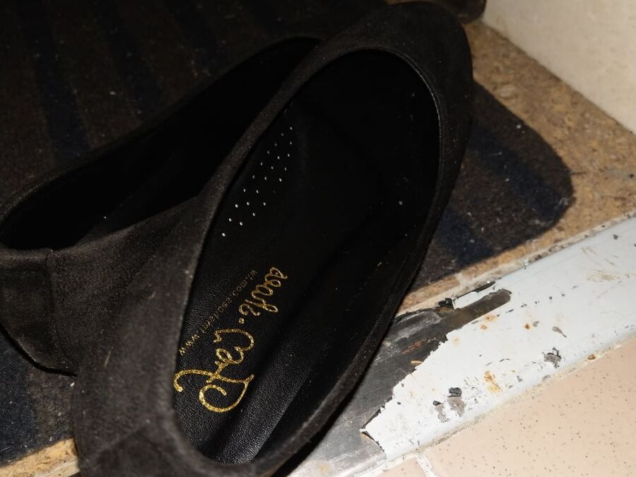 Neighbour&;s new black flat shoes