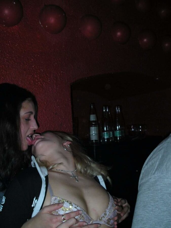 HOLIDAY &amp; PARTY AMATEUR GIRLS