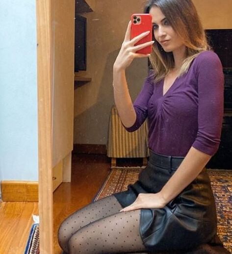 A super sexy fighter, high heels and nylons