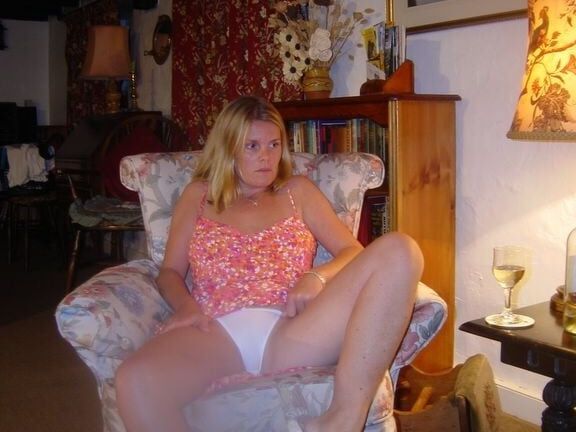 Carla is a hot, natural wife