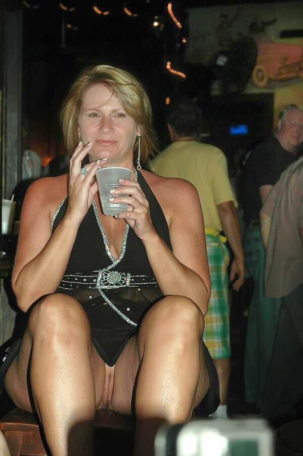 Girls no panties upskirt