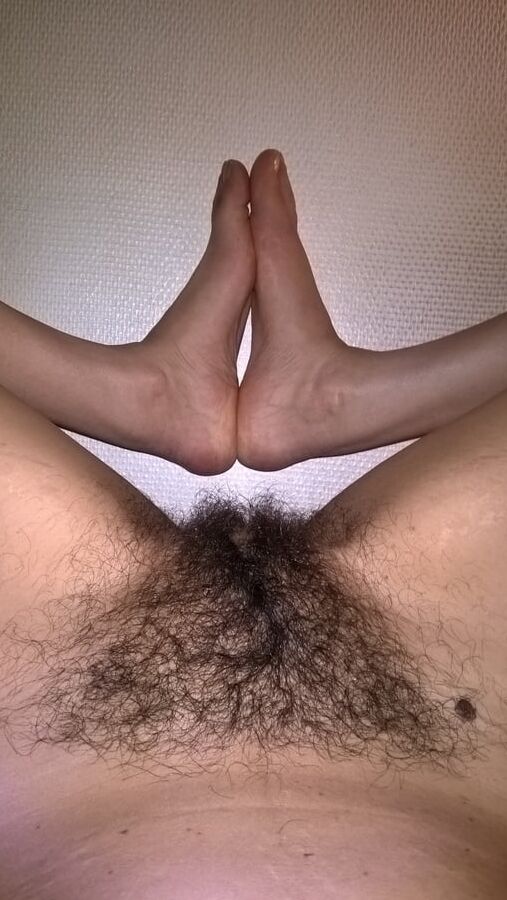 Hairy Milf JoyTwoSex Feet