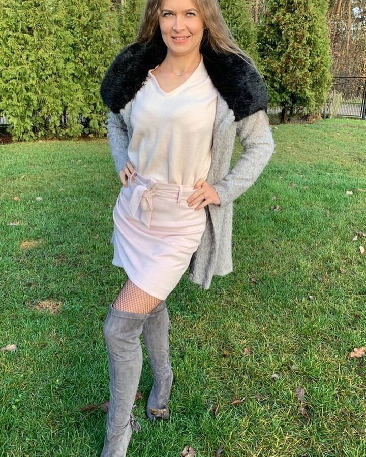 Amateur MILF Alexandra with hot great legs