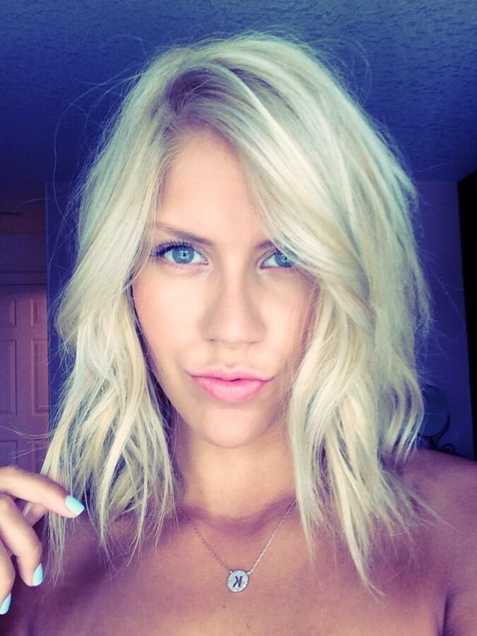 Sexy amateur blonde Kylee is hot--and she knows it