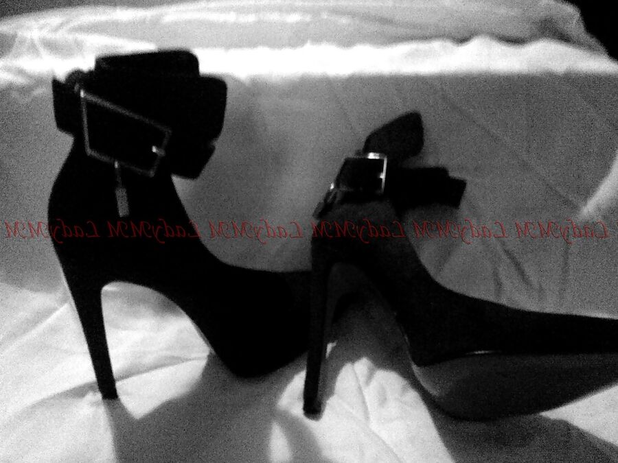 Neighbour&;s new black flat shoes