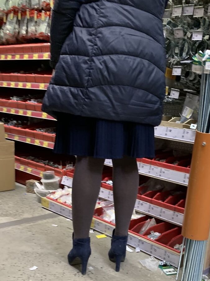 Upskirt milf marute