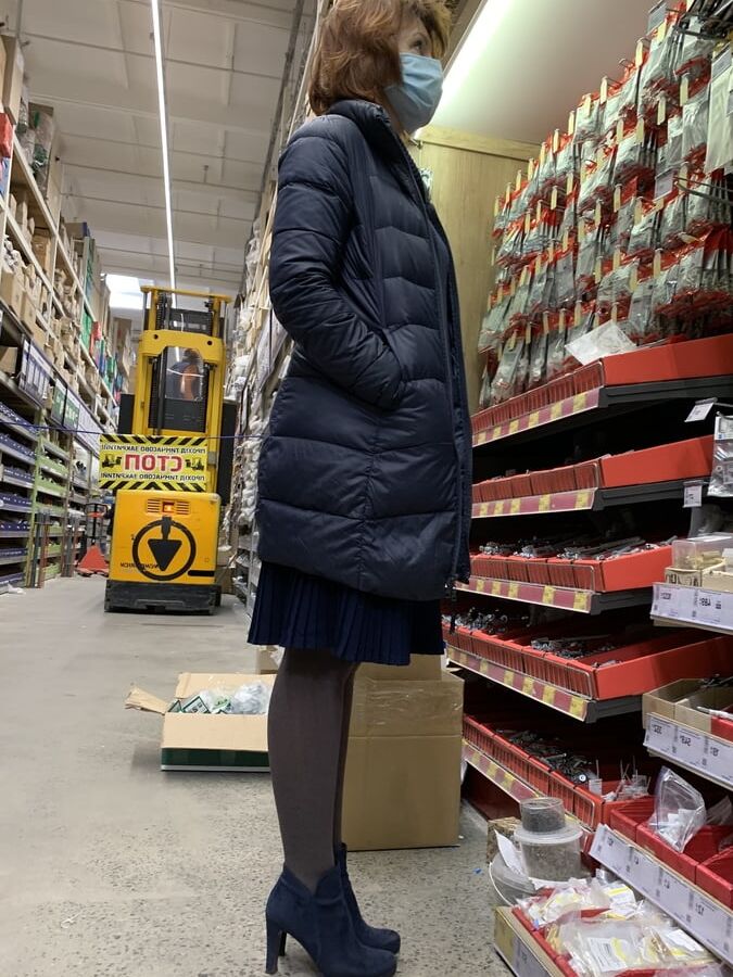 Upskirt milf marute