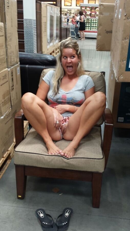 Girls no panties upskirt