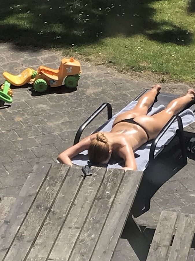 Hot girl getting taned in the yard