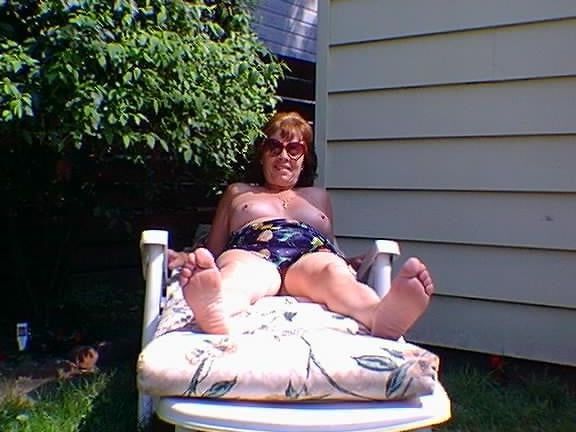 . Mature Washington wife gets naked