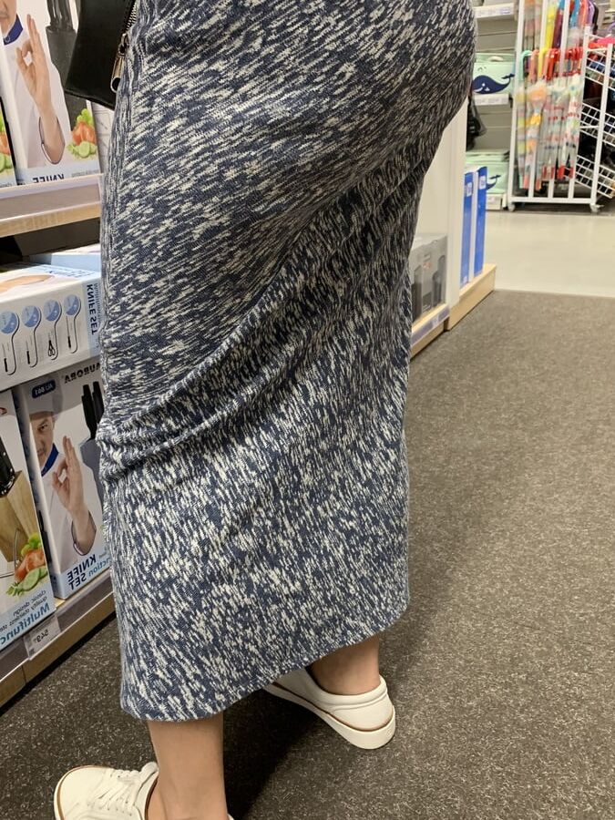 Upskirt mature in long skirt