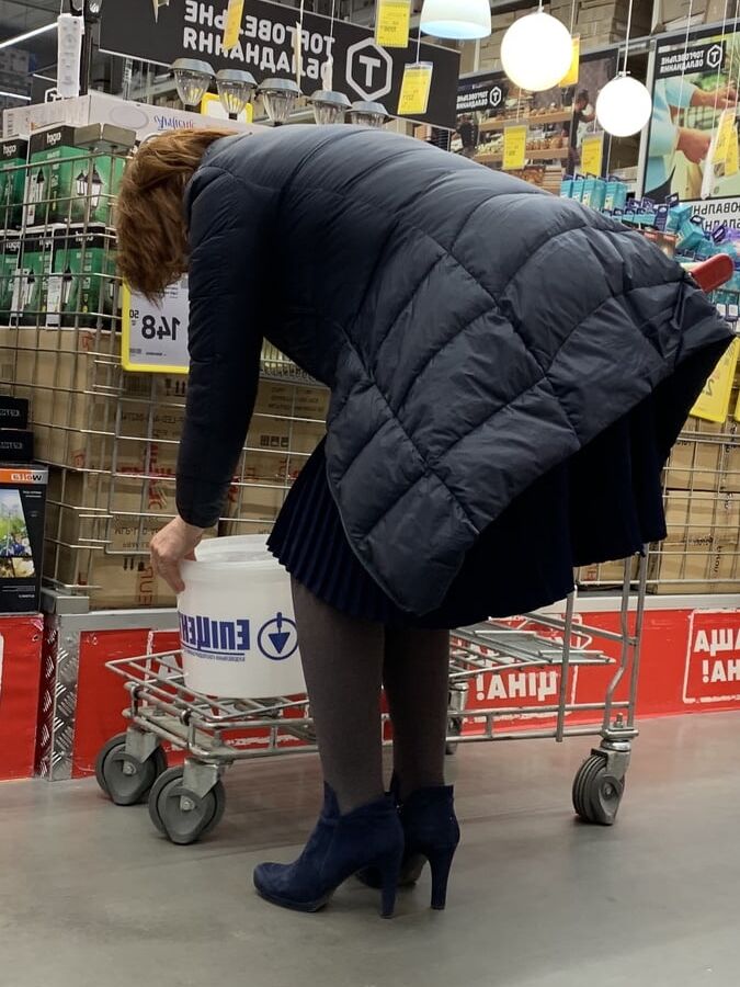 Upskirt milf marute