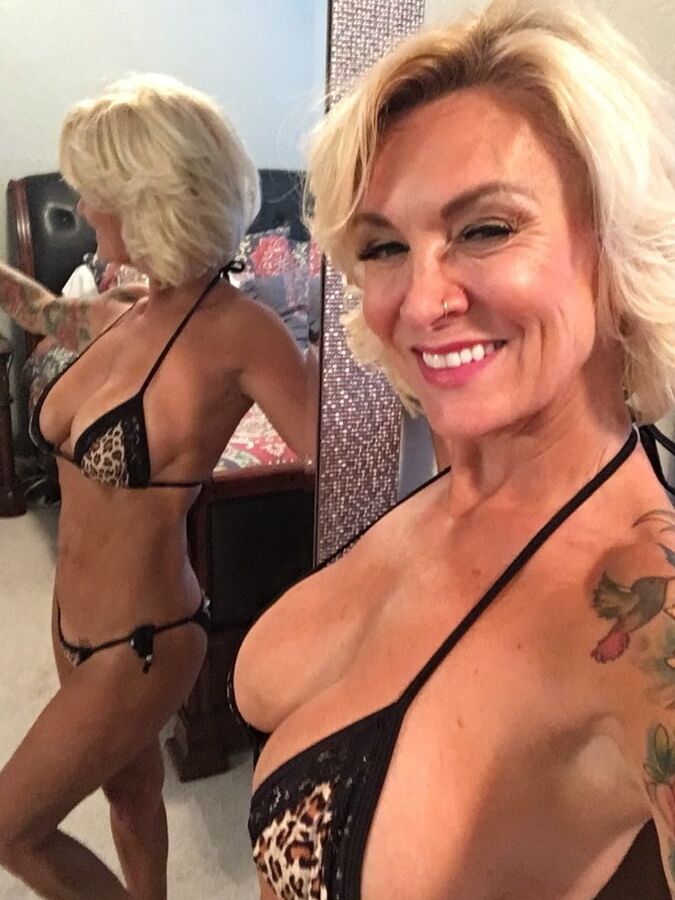 Mirror shots &amp; selfies