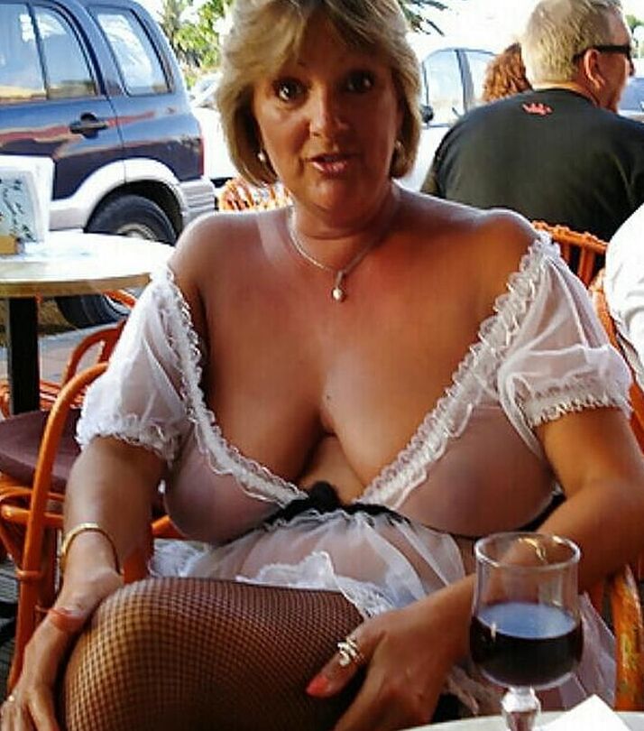 Older and hot (Braless)