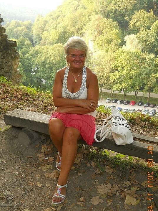MILF with nice legs : Zofia