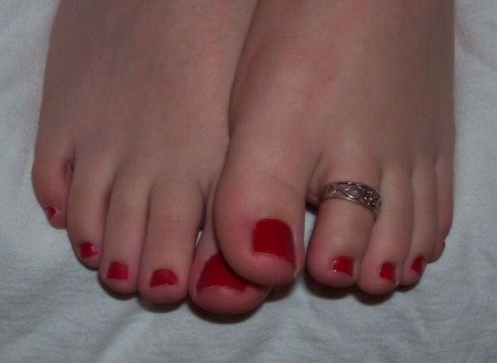 Hollytoes