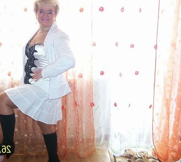 MILF with nice legs : Zofia