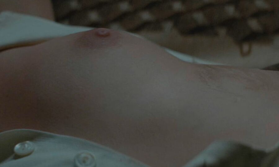 Kristen Stewart topless in Seberg ()