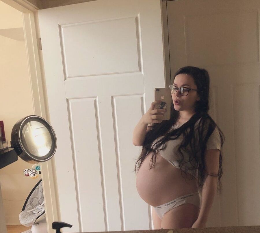 sexy pregnant milfs