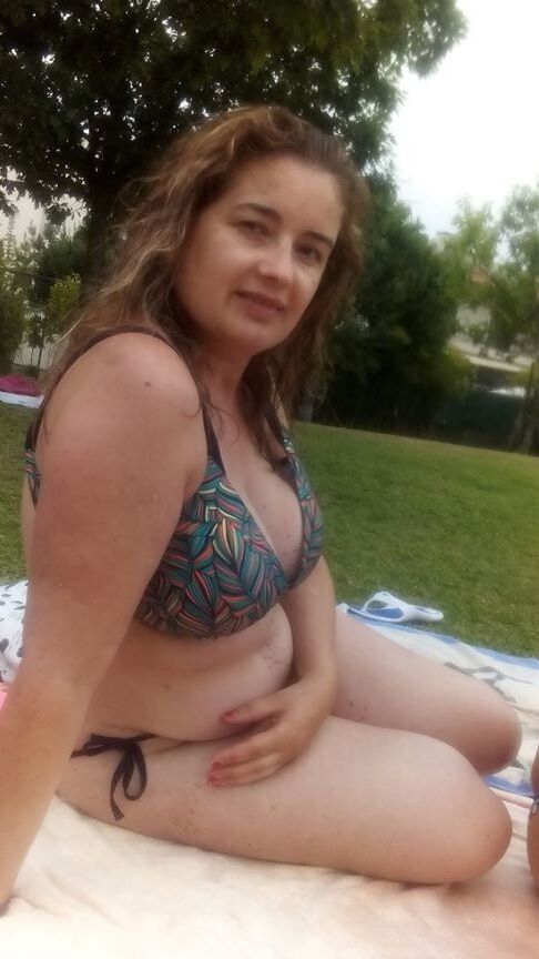 Lovelly MILF with nice tits - Please comment