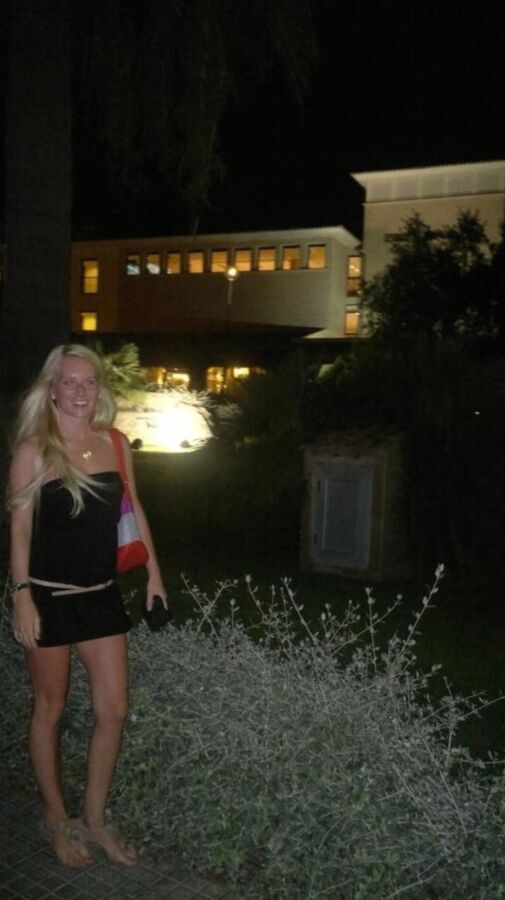 Vacances tres chaudes pour blonde canon