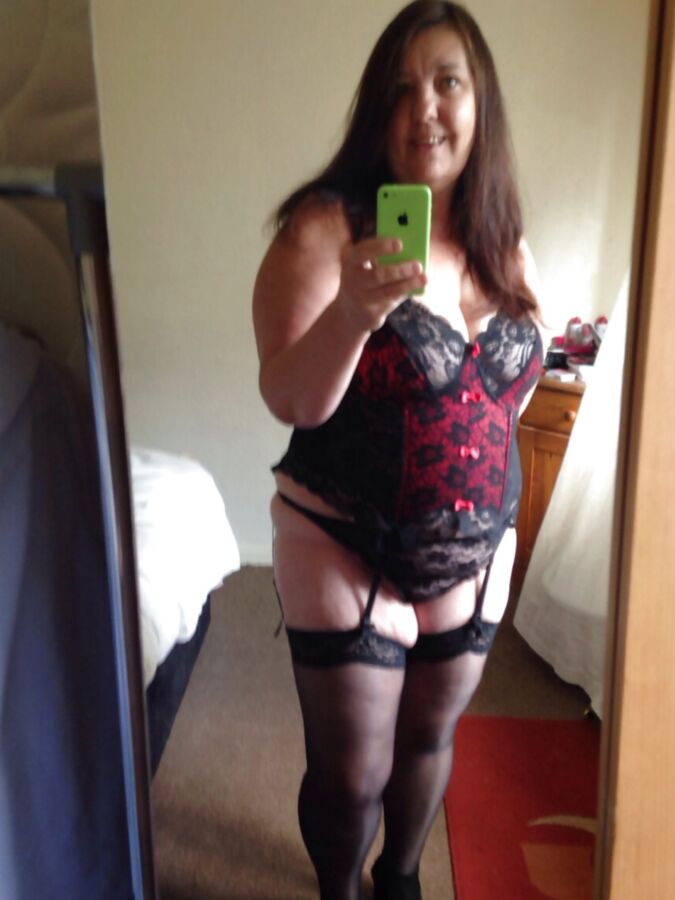 Selfie lovin slut