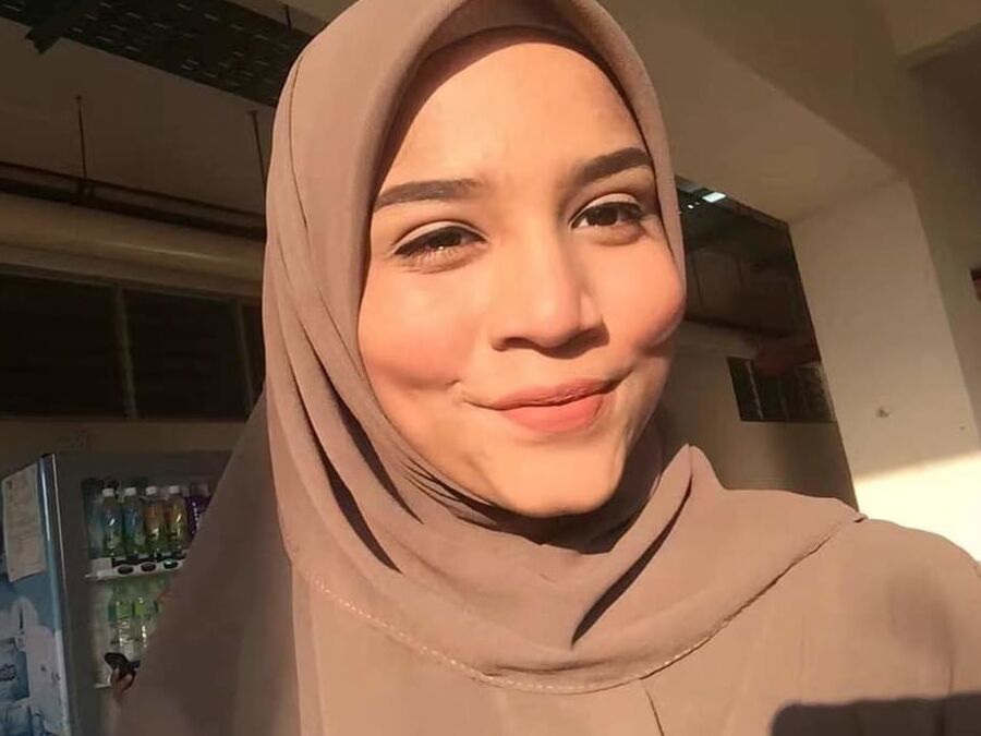 Cikgu Syamiera body padu gersang
