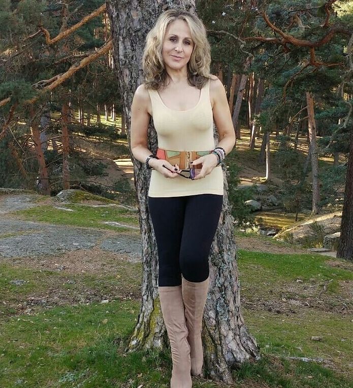 Hot amateur mature Marie in very thight pants