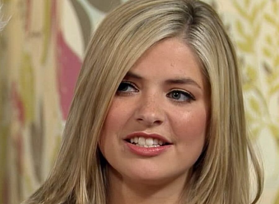 Lockdown Distraction - Holly Willoughby