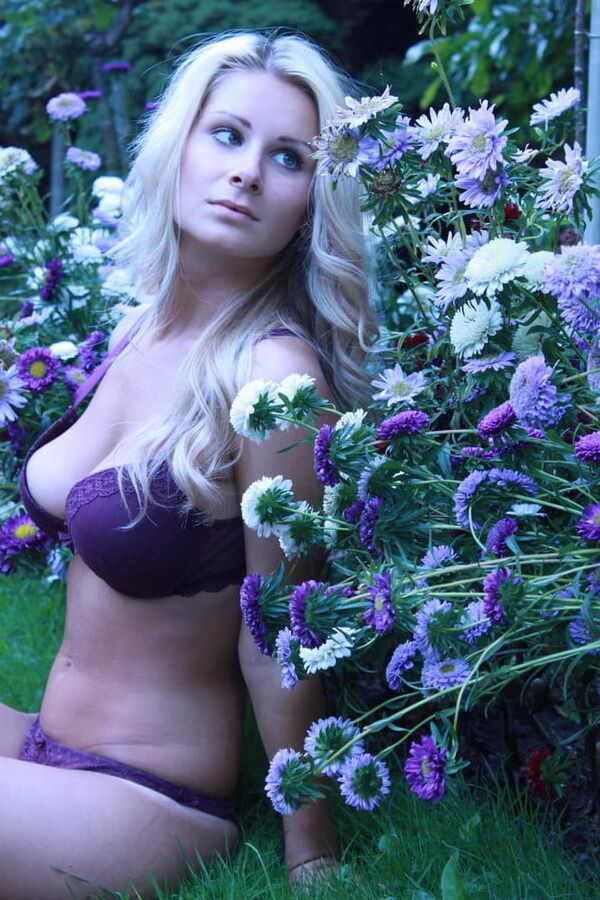 Namaste blonde