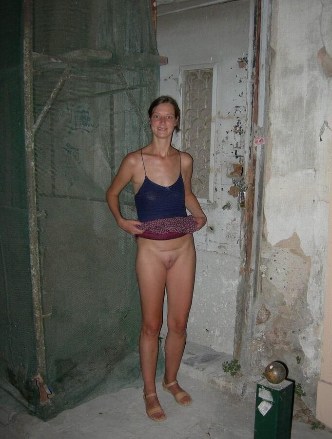 Skinny MILf slut flashes her cunt upskirt in public