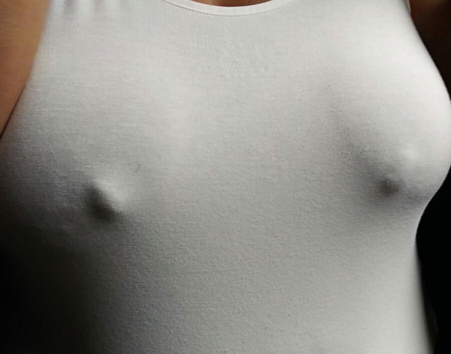 braless