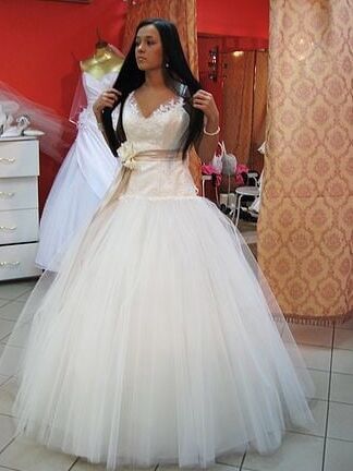 WEDDING WHORE