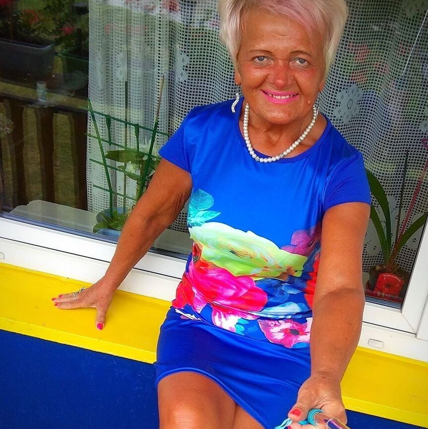 MILF with nice legs : Zofia