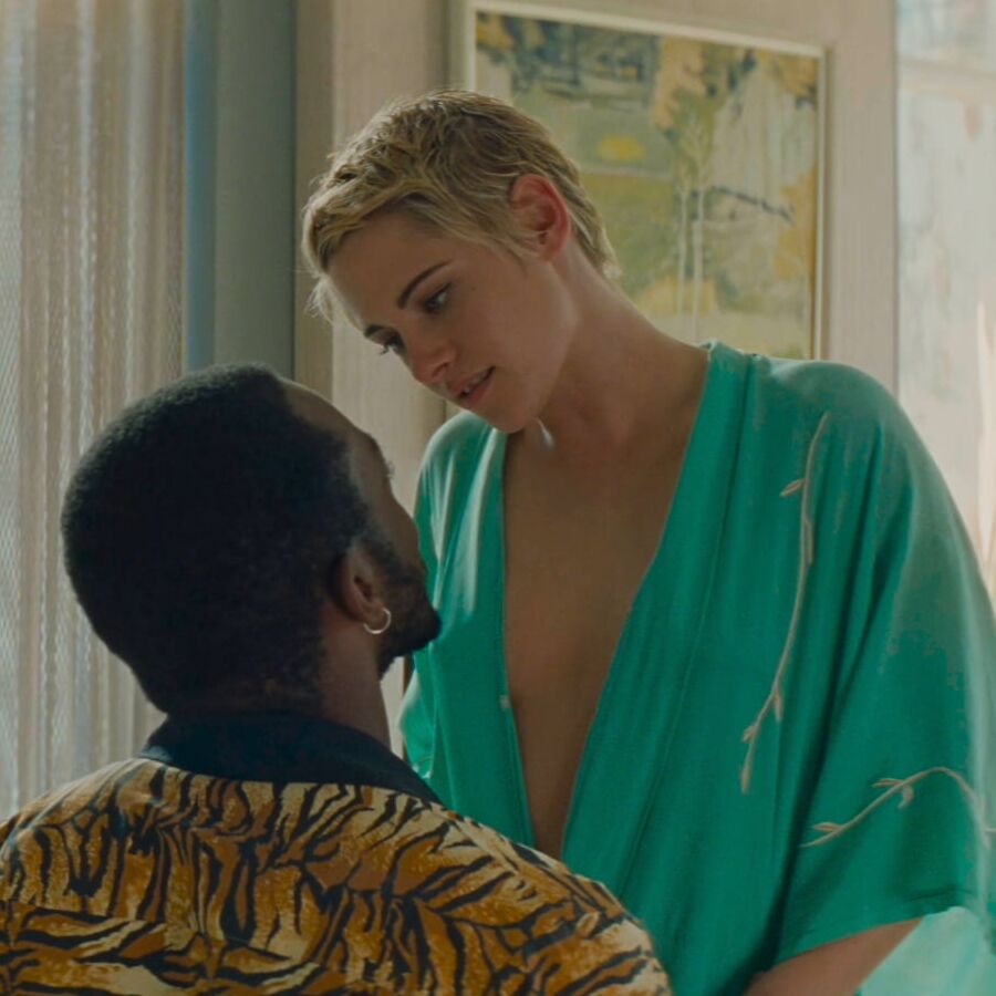 Kristen Stewart topless in Seberg ()