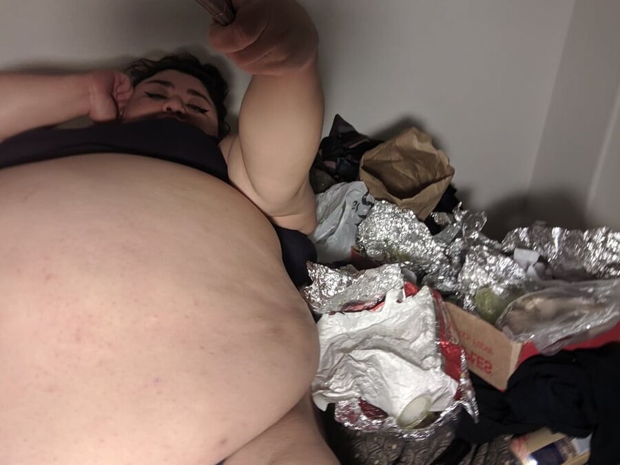 Fat Slobs - Dirty Rooms And Messy Eating
