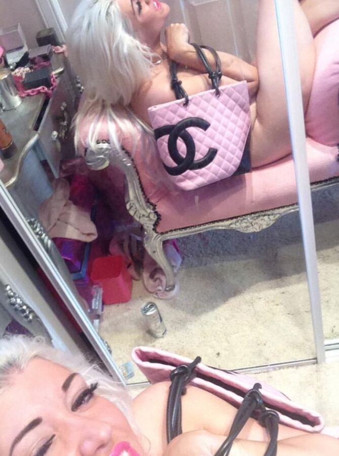 Barbii Bucxxx la poufiasse ultime de Max Hardcore