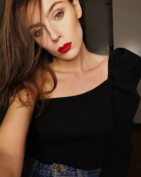 Karolina Pielesiak Polish YouTuber Szparagi