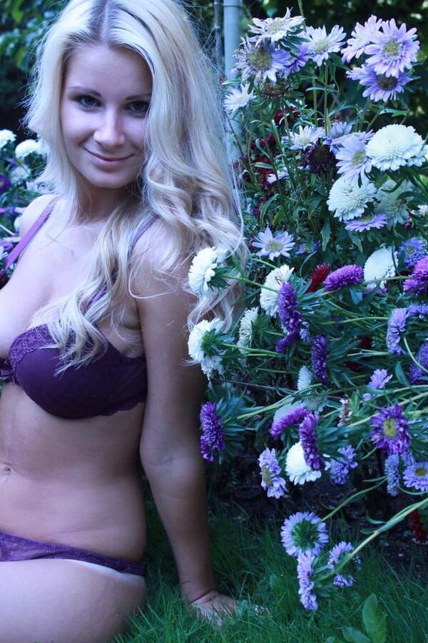 Namaste blonde