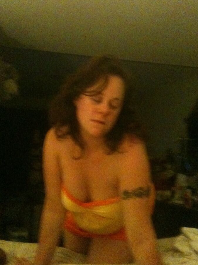 sexychubbyangela just posing