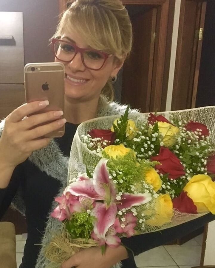 Fatima coroa gostosa pra gozar e comentar