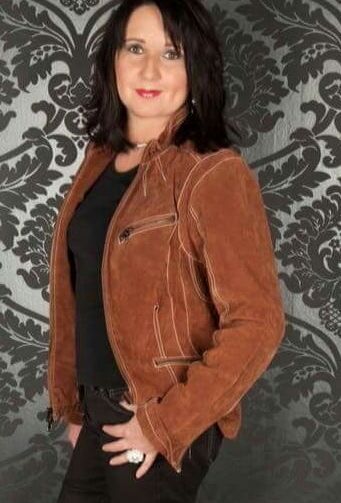 mature cumtarget wankbank